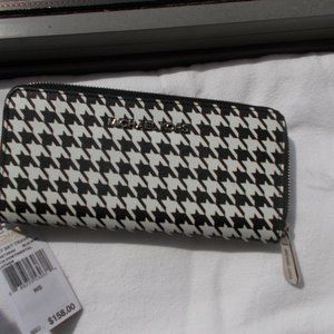 Michael Kors Hounds Tooth New Wristlet